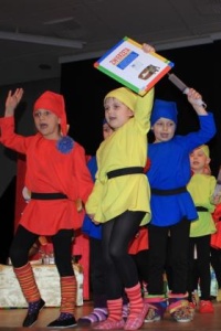 PRZEMĄDRZAŁE SKRZATY NA VI FESTIWALU BAJEK