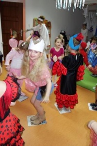 ZIMOWA KRÓLOWA ZAPRASZA NA BAL