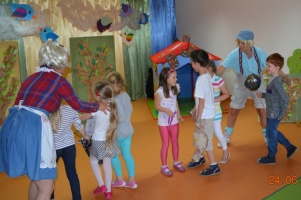 TEATR RODZICÓW PRZEDSTAWIA JASIA I MAŁGOSIĘ