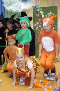 CZAROWNICE Z LASU I MNÓSTWO HAŁASU