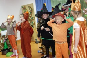 CZAROWNICE Z LASU I MNÓSTWO HAŁASU
