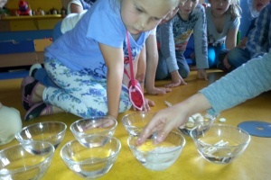 EKSPERYMENTY Z WODĄ
