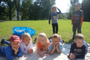 PIKNIK NA ZIELONEJ TRAWCE