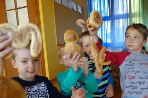 JAK POWSTAJE SMACZNY CHLEBEK