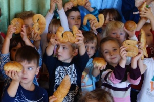 JAK POWSTAJE SMACZNY CHLEBEK