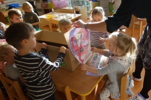 SEZAMKI SZYKUJĄ SZLACHETNĄ PACZKĘ