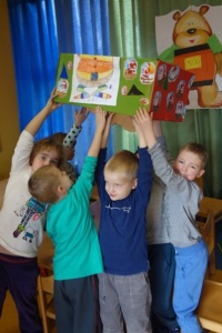SEZAMKI SZYKUJĄ SZLACHETNĄ PACZKĘ