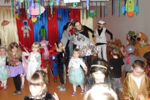 PRZEBIERAŃCY W KOSMOSIE