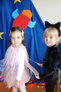 PRZEBIERAŃCY W KOSMOSIE
