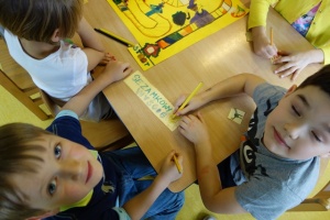 TYDZIEŃ BEZ ZABAWEK-WYMYŚLAMY GRĘ PLANSZOWĄ