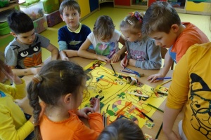 TYDZIEŃ BEZ ZABAWEK-WYMYŚLAMY GRĘ PLANSZOWĄ